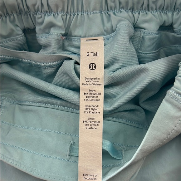 Lululemon Hotty Hot Shorts, Size 2 TALL, 2.5 inch - Picture 3 of 3